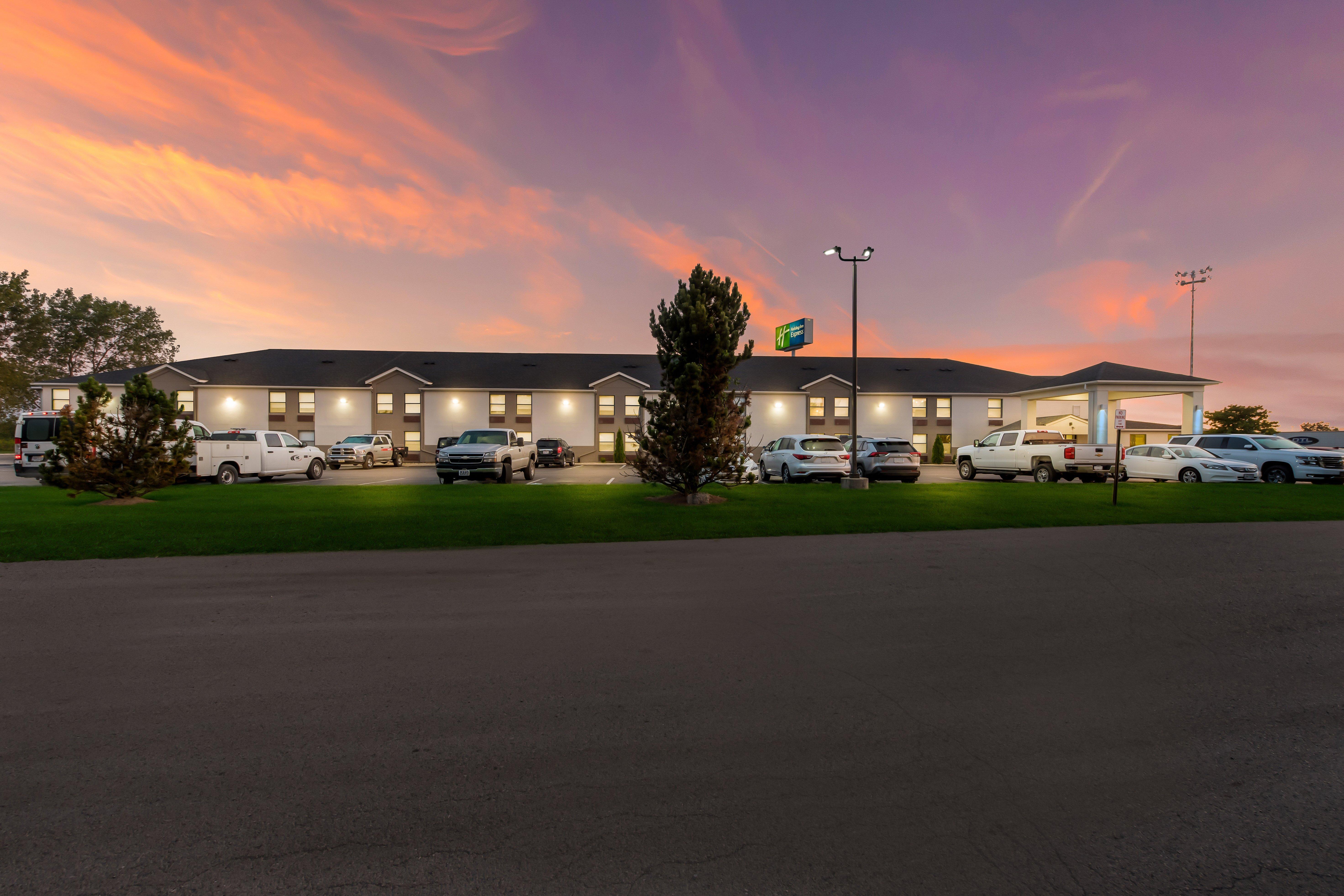 Holiday Inn Express London-I-70 By Ihg Екстер'єр фото